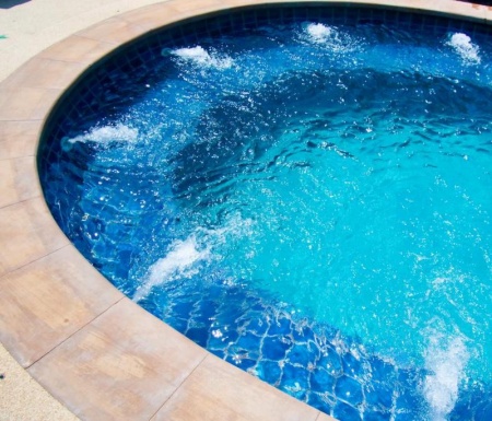 Comment choisir les meilleures margelles pour votre piscine